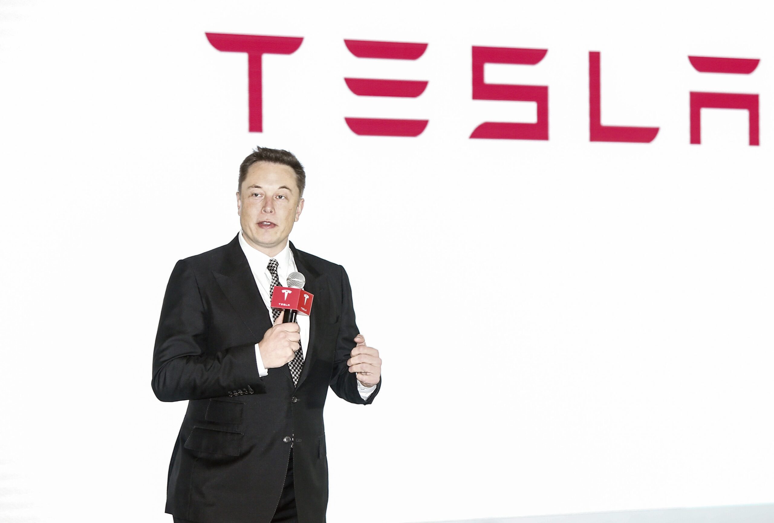 Elon Musk’s Tesla buys $1.5bn of Bitcoin causing currency to spike