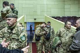 Ukraine prepares for war, begins enlisting reservists aged 18 to 60.