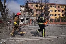 Ukraine reclaims the strategic Kyiv suburb of Makariv, whilst the battle for Mariupol is raging.