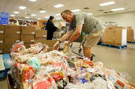 Long lines have returned at US food banks as inflation soars, raising fears of recession.