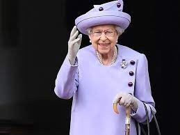 Queen’s doctors raise alarm about Her Majesty’s health; Royals rush to Scotland.