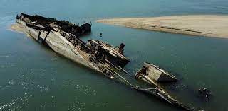 Thai naval warship wreckage: 31 sailors missing, 75 rescued.