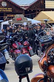 New Mexico motorcycle rally shootout leaves 3 dead and 5 injured.