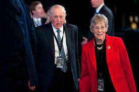 Gottesman’s widow donates $1b to a New York medical school, the highest on record.
