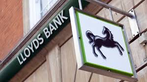 Lloyds Banking Group dumps UK IT specialists for Indian experts.