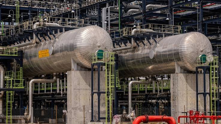Dangote’s Kenyan refinery project faces hurdles, including crude supply and funding.